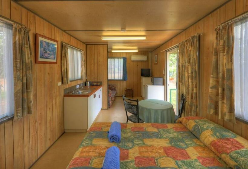בית מלון כפרי Batchelor Holiday Park