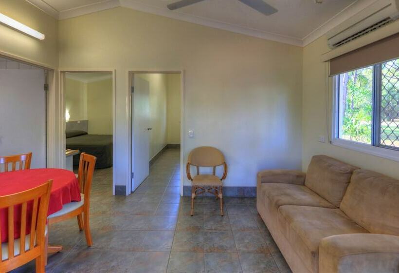 هتل Batchelor Holiday Park