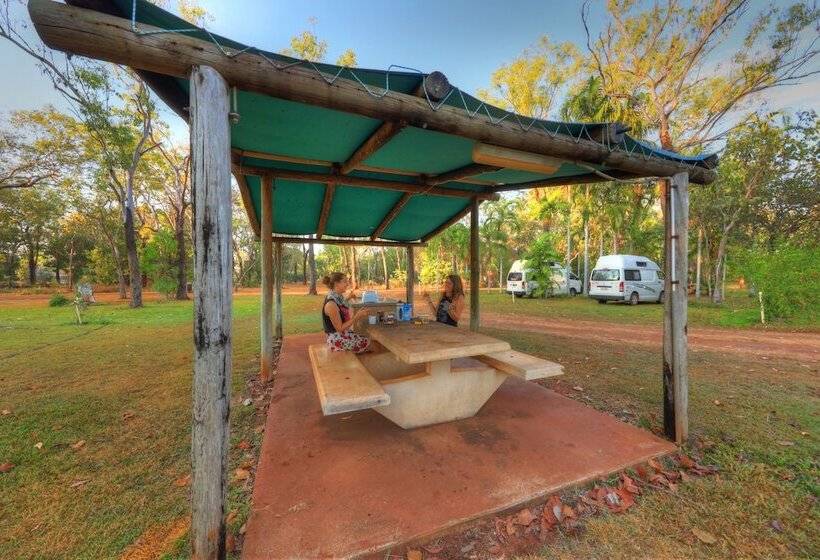 هتل Batchelor Holiday Park