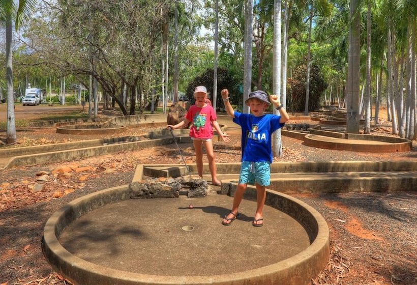 בית מלון כפרי Batchelor Holiday Park