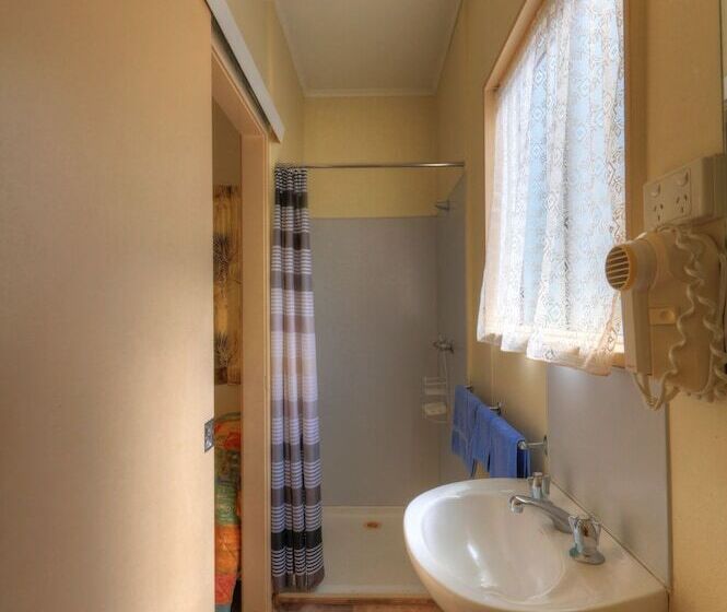 בית מלון כפרי Batchelor Holiday Park