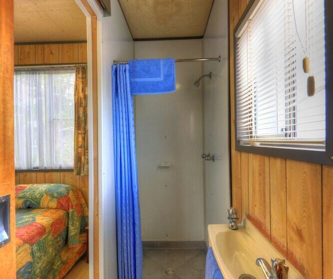 هتل Batchelor Holiday Park