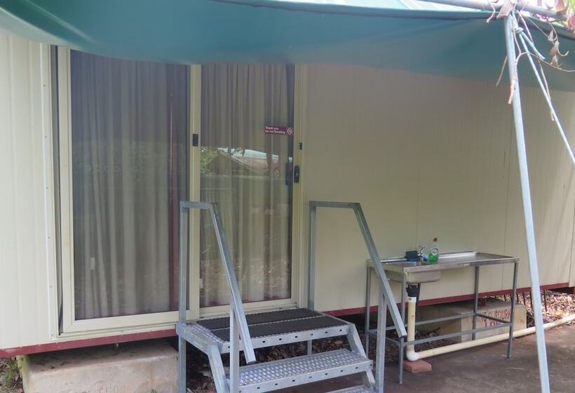 هتل Batchelor Holiday Park