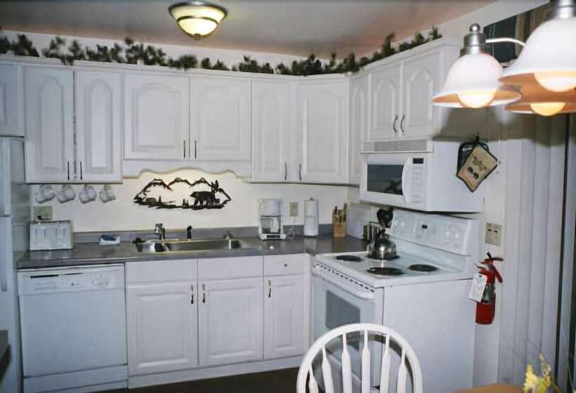 هتل Chateau Rouge