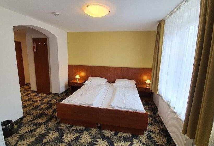 هتل Der Tannenbaum