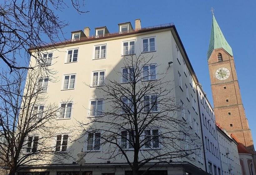 هتل Der Tannenbaum