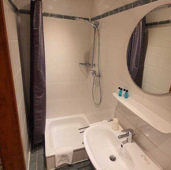 هتل Der Tannenbaum