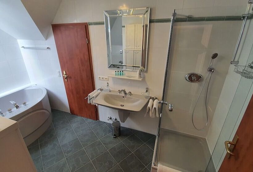 هتل Der Tannenbaum