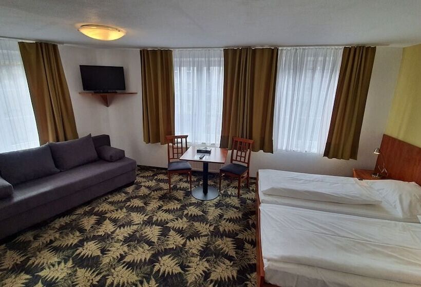 هتل Der Tannenbaum