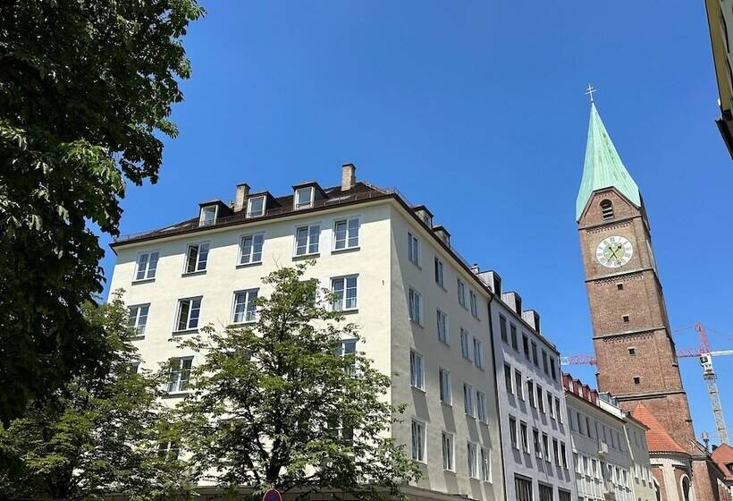 هتل Der Tannenbaum