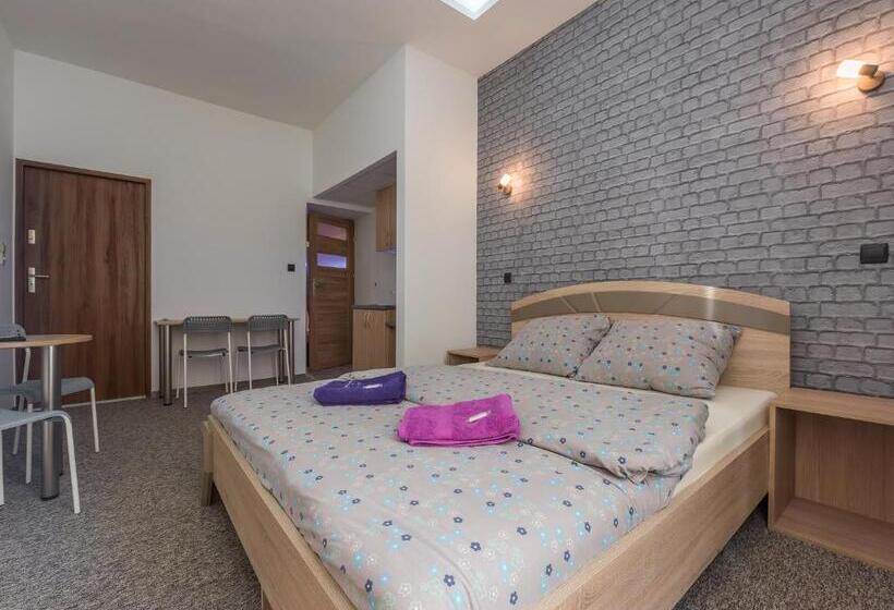 ホテル Hostel 70s And Queen Apartments