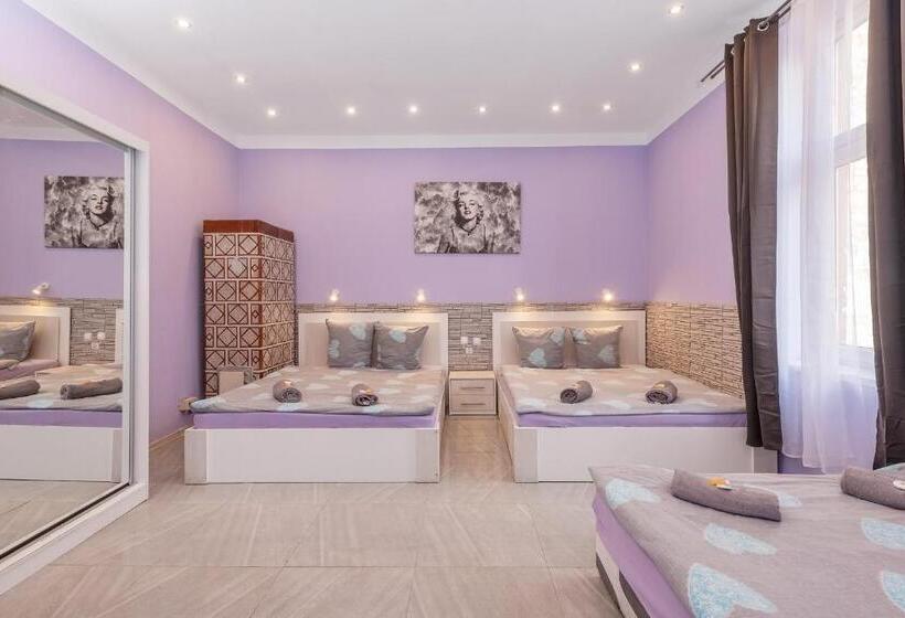 ホテル Hostel 70s And Queen Apartments