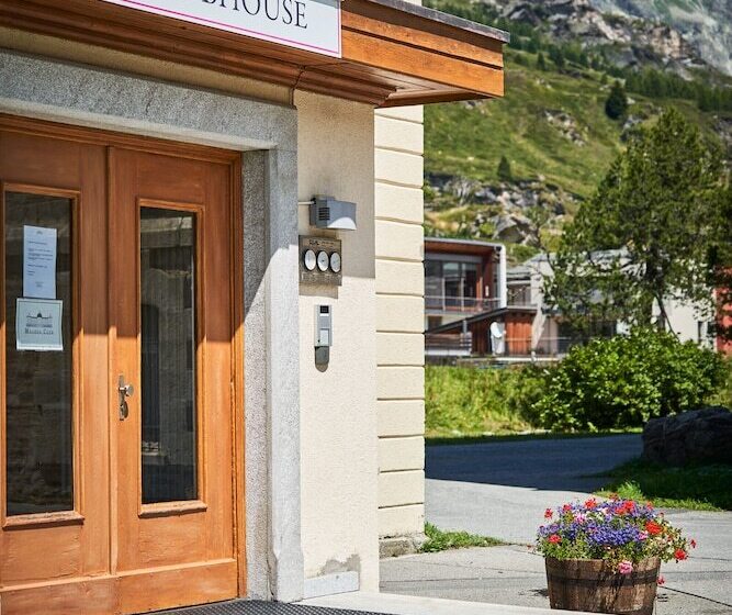 ホテル Maloja Club House