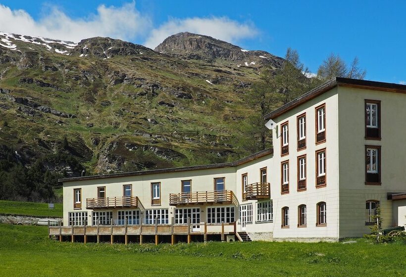 فندق Maloja Club House