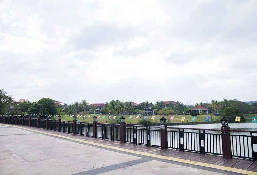 בית מלון כפרי Pearl River Nantian Hot Spring Resort