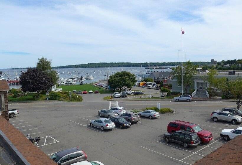 Отель Trade Winds On The Bay