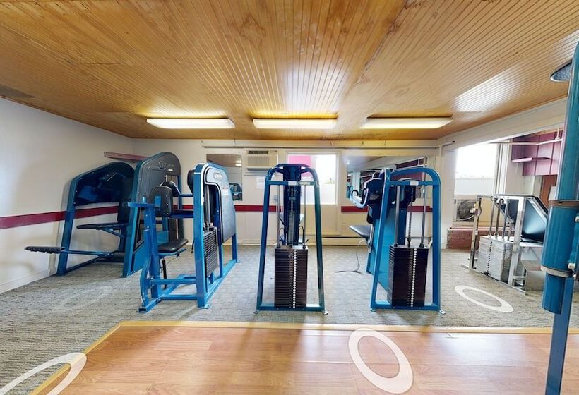 Отель Trade Winds On The Bay