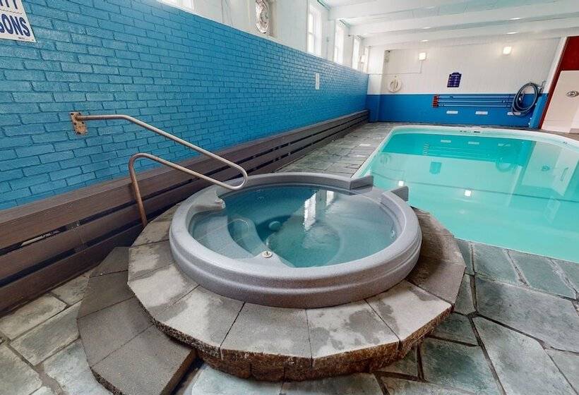 Отель Trade Winds On The Bay