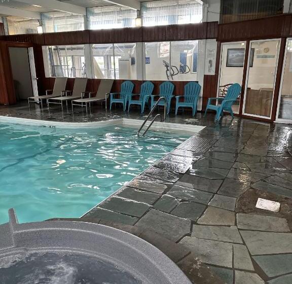 Отель Trade Winds On The Bay