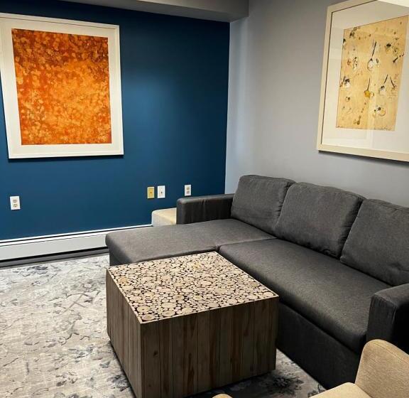 Отель Trade Winds On The Bay