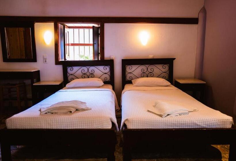 Karnayo Traditional Houses