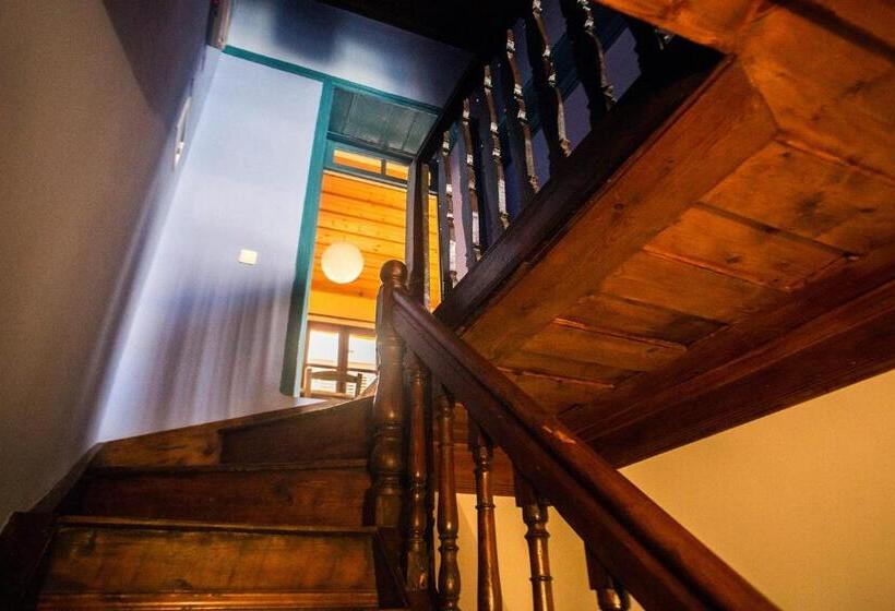 Karnayo Traditional Houses