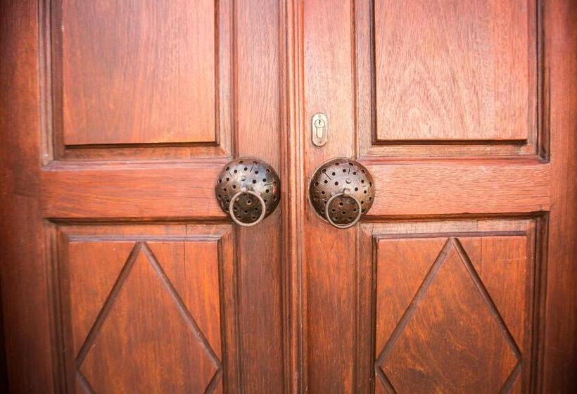 Karnayo Traditional Houses