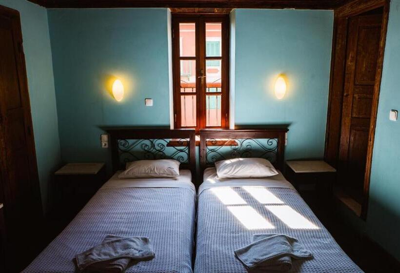 Karnayo Traditional Houses