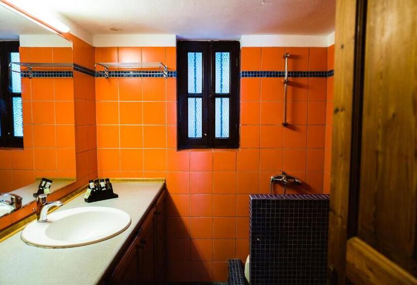 Karnayo Traditional Houses