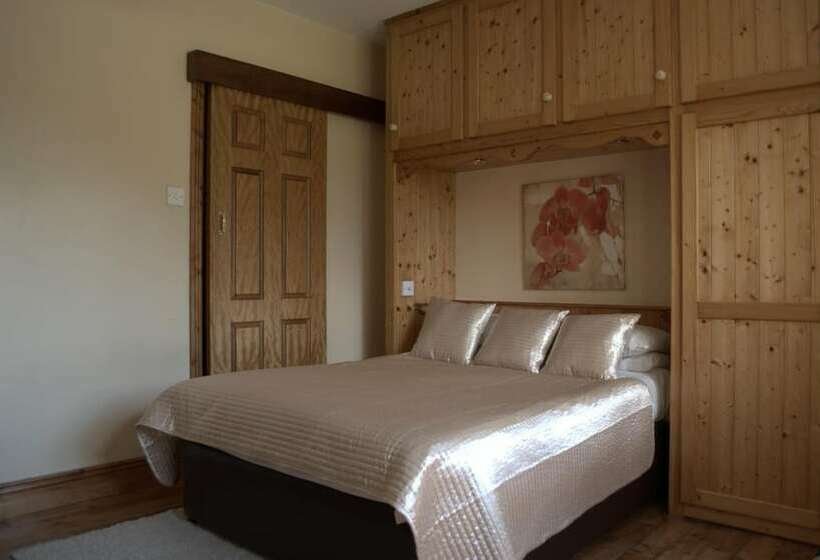 Old Orchard Lodge Bed And Breakfast