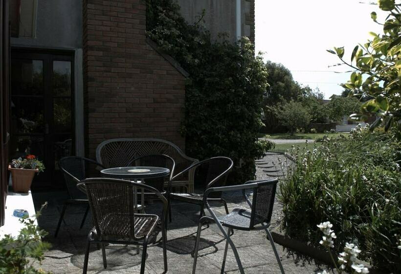 Old Orchard Lodge Bed And Breakfast