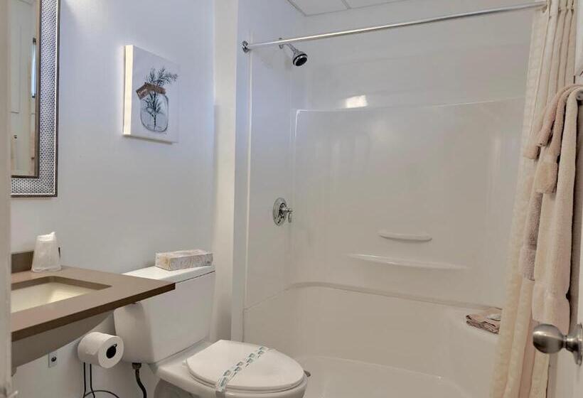 Colonial Valley Motel