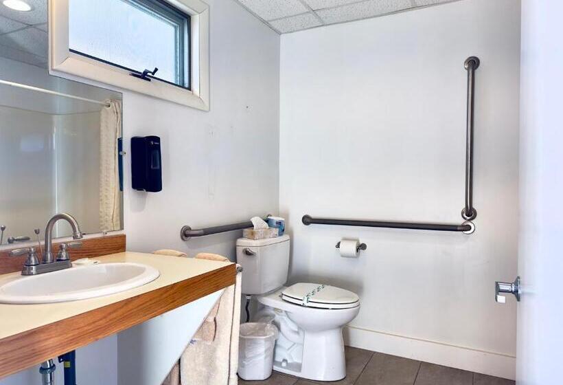 Colonial Valley Motel