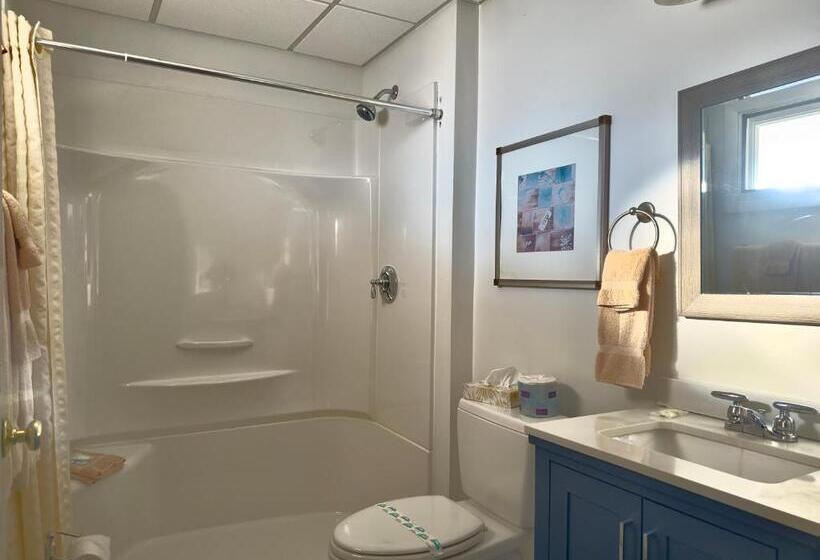 Colonial Valley Motel