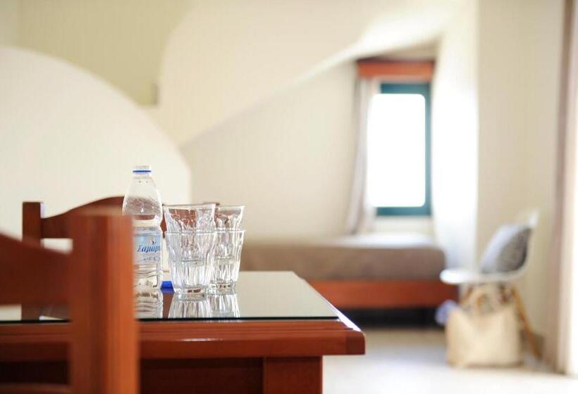 Отель Caldera Bay