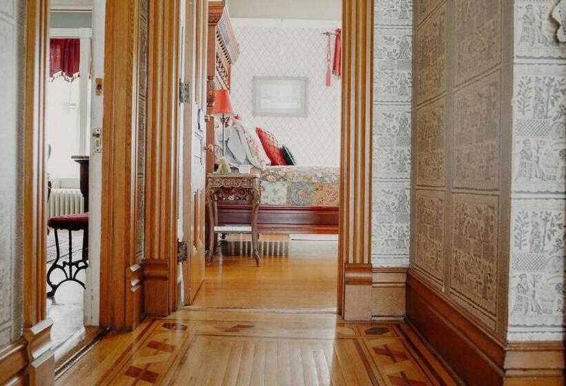 فندق Aurora Staples Inn