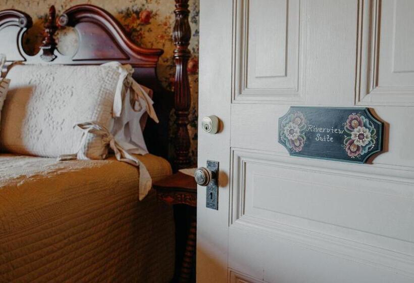 فندق Aurora Staples Inn