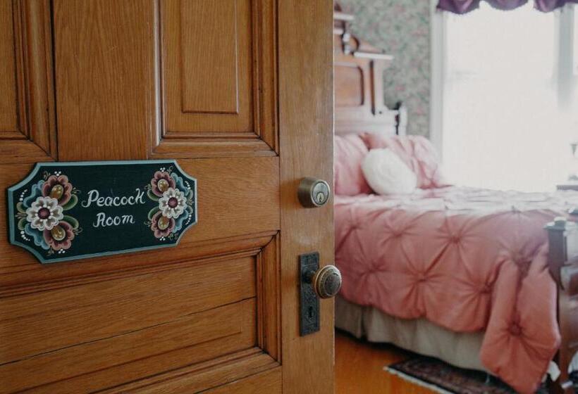 فندق Aurora Staples Inn