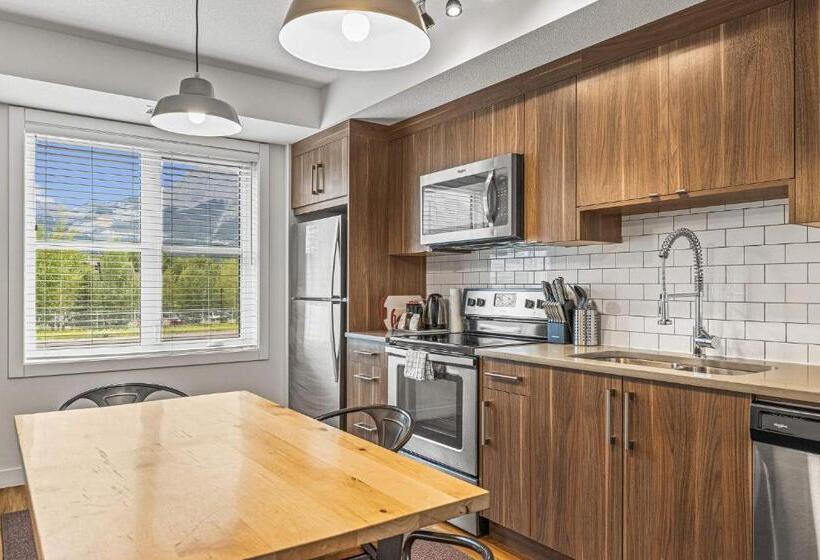 호텔 Basecamp Resorts Canmore