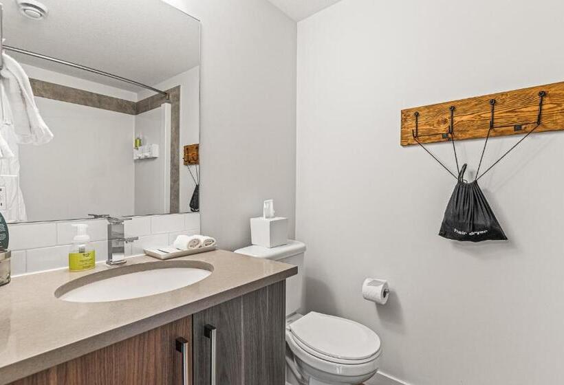 호텔 Basecamp Resorts Canmore