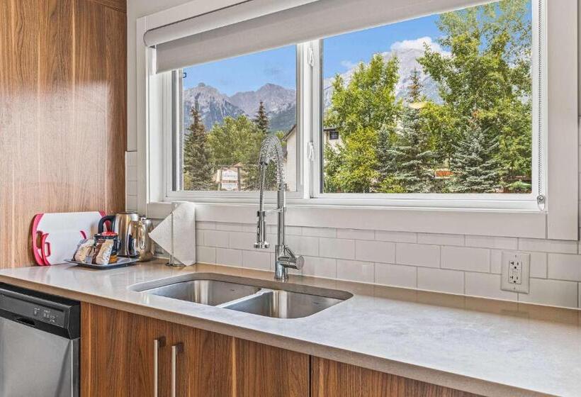 호텔 Basecamp Resorts Canmore