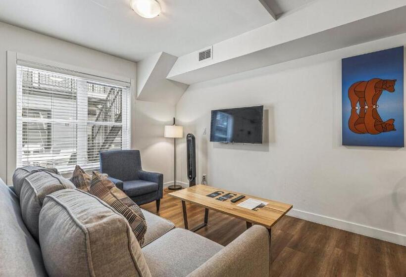 호텔 Basecamp Resorts Canmore