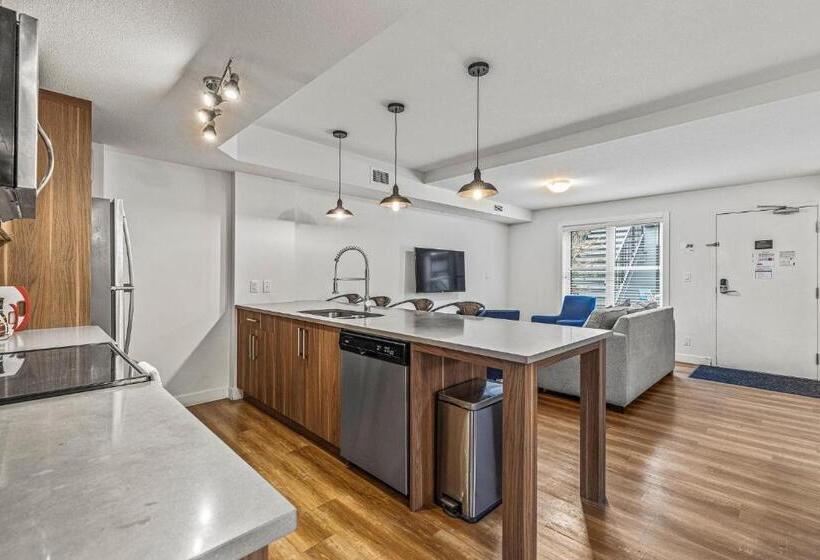 호텔 Basecamp Resorts Canmore