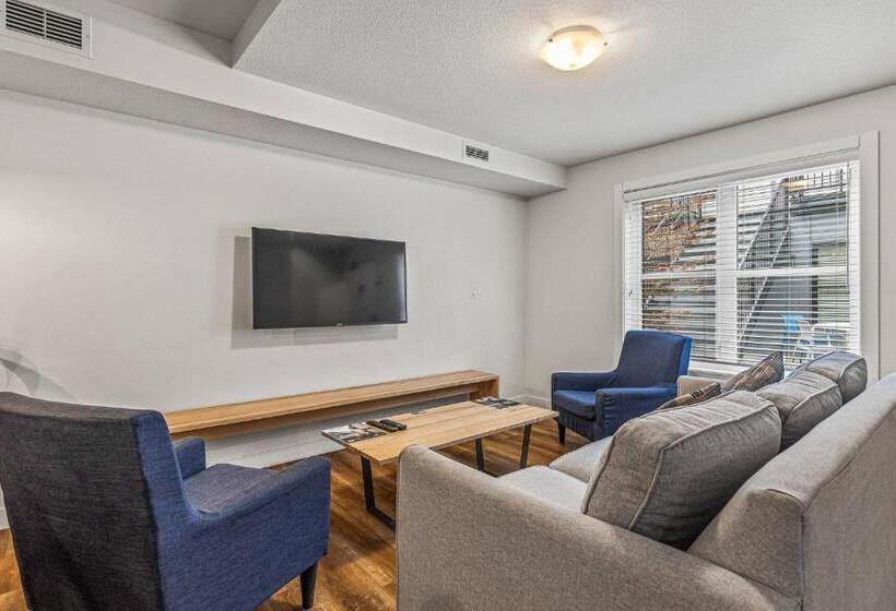 호텔 Basecamp Resorts Canmore