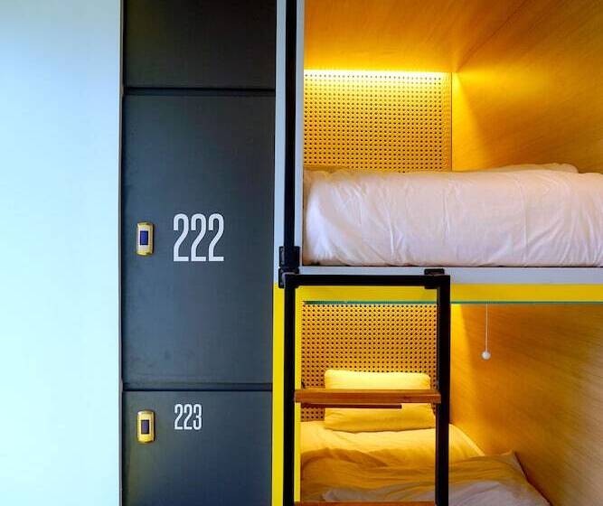 בית מלון כפרי Borough Capsule Hostel Bali