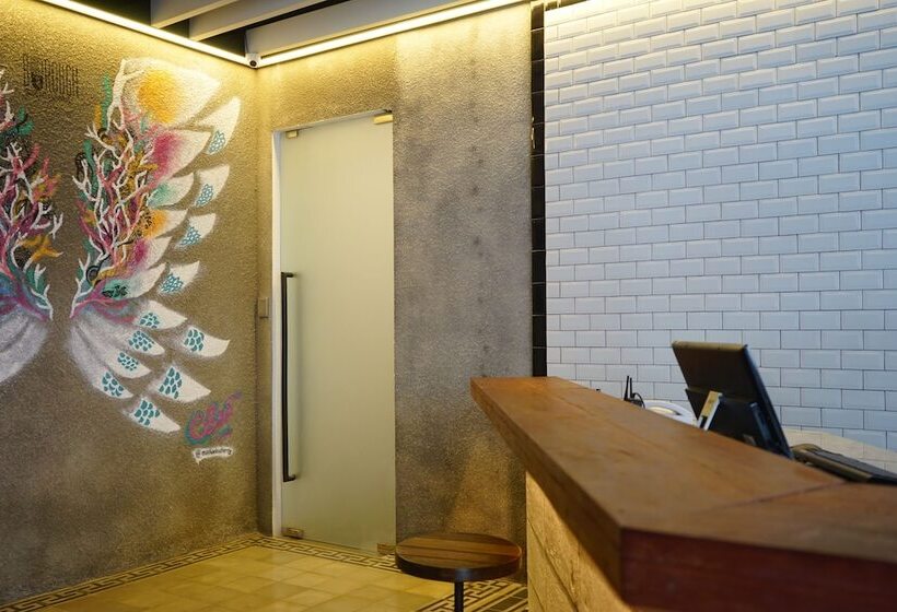 בית מלון כפרי Borough Capsule Hostel Bali