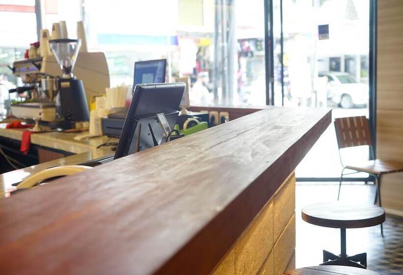 בית מלון כפרי Borough Capsule Hostel Bali