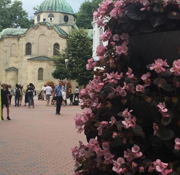 בית מלון כפרי Caro Apartments & Rooms