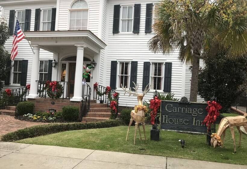 فندق Carriage House Inn