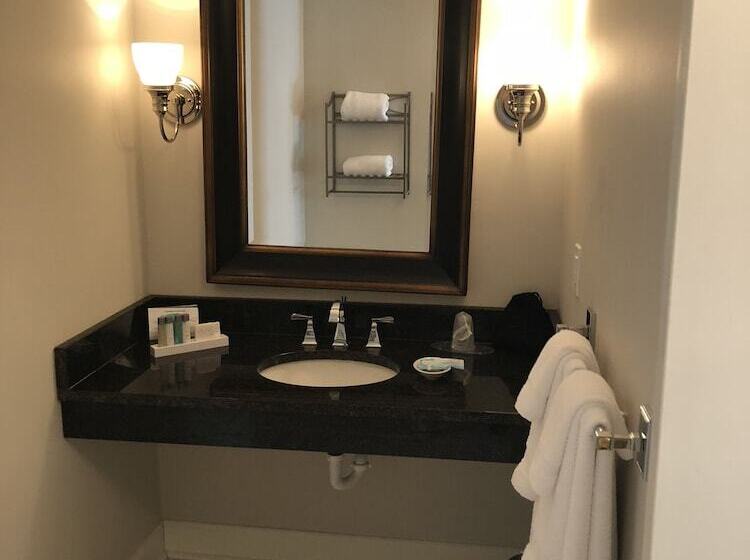 فندق Carriage House Inn